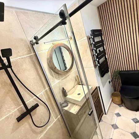 L'insolite, Les Pieces Cachees Apartmán