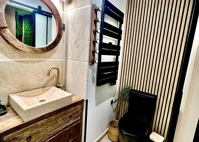 L'insolite, Les Pieces Cachees Apartment